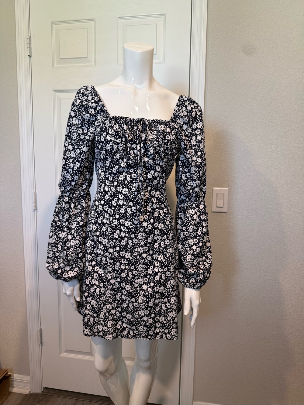SHEIN Square Neck Long Sleeve Floral Mini Dress - Black & White